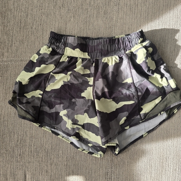 lululemon athletica Pants - Lululemon Camo Print Running Women's Shorts Sz 4 Tall